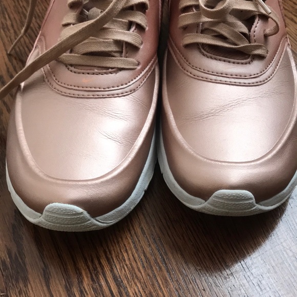 Nike Thea rose gold size 8.5 like new - Picture 4 of 5